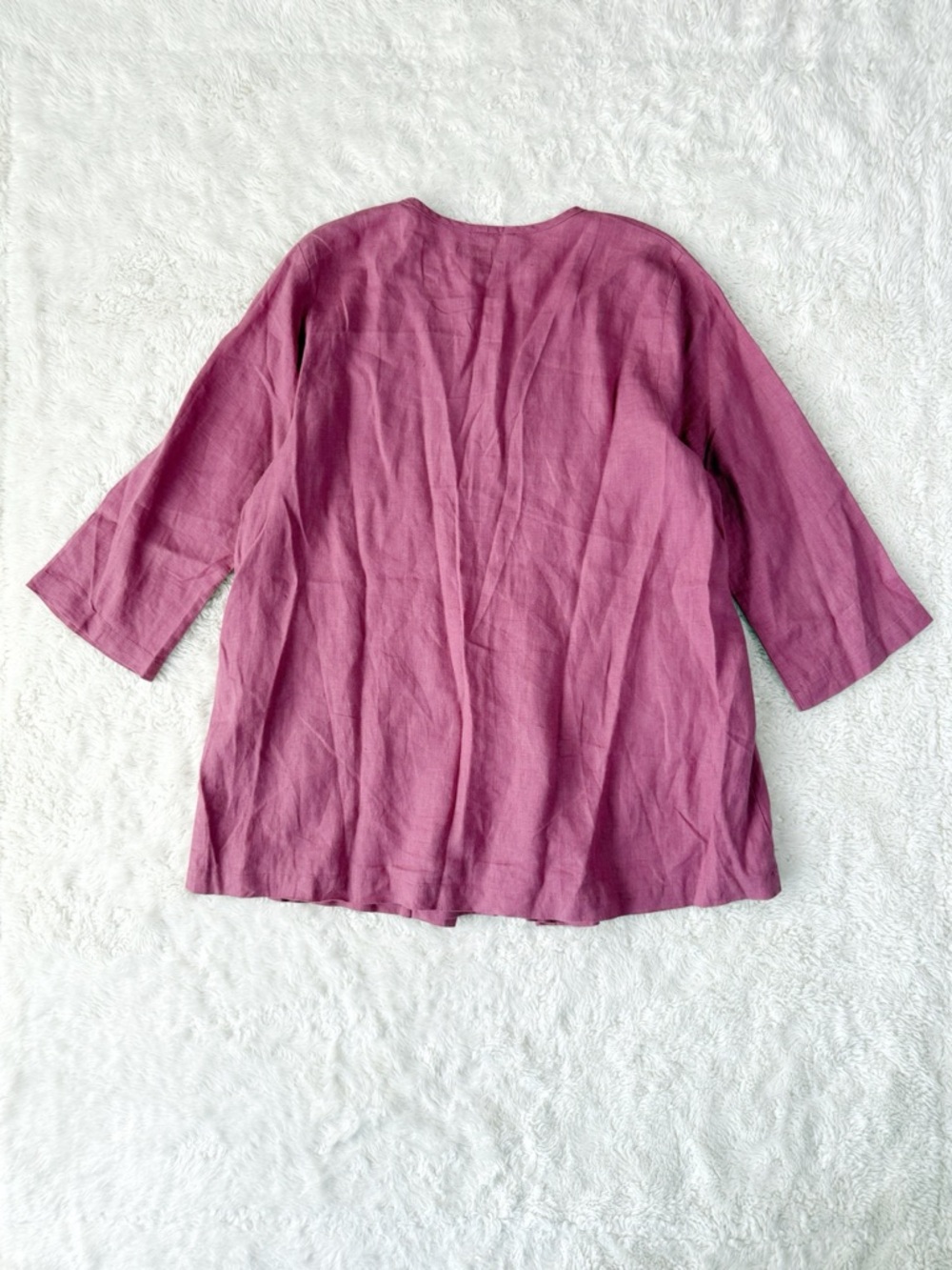Flax V-Neck Linen Blouse in Raspberry - Picture 3 of 8